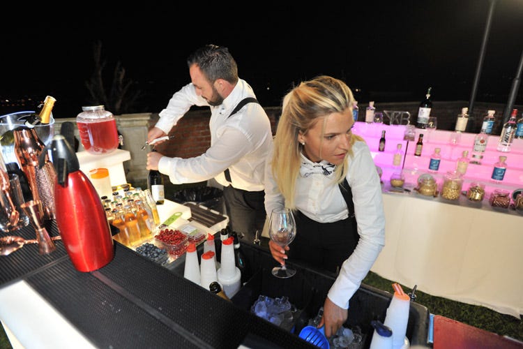 A fine serata sono stati serviti cocktail a base di vino (Vitis, i grandi bianchi del Roero)