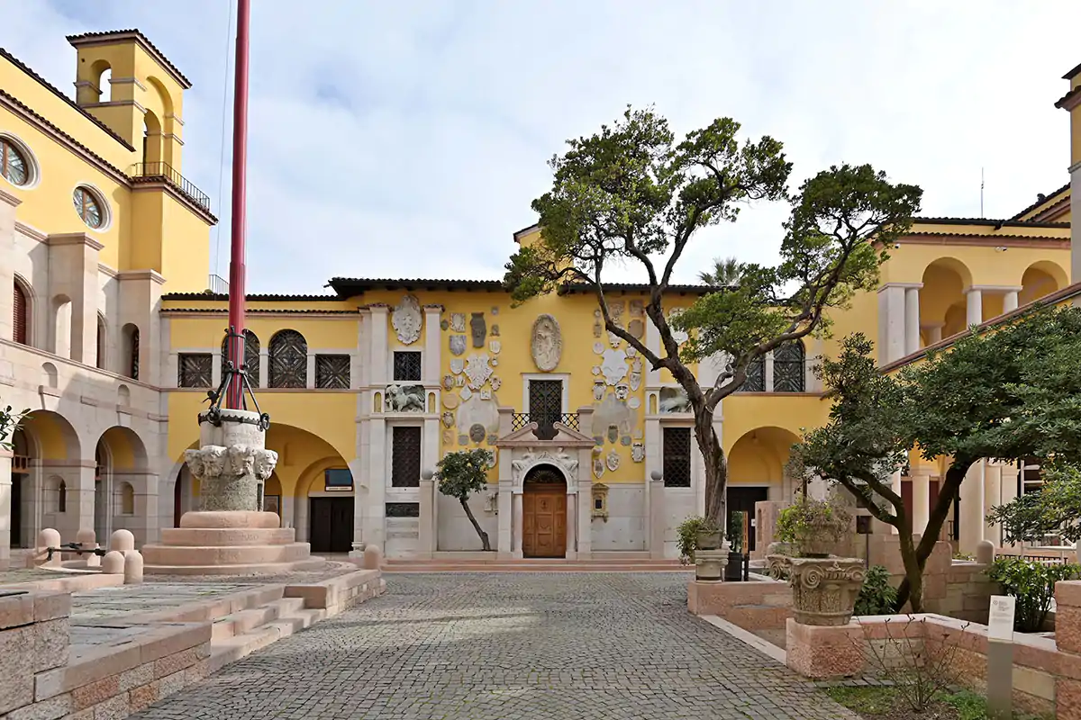 Uno scorcio del Vittoriale degli italiani Il Vittoriale compie 100 anni Festa fra musica, mostre e cibo