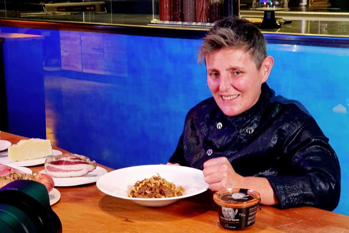 Viviana Varese Viviana Varese rivisita la tradizione de La Genovese di Bonverre Viviana Varese Viviana Varese rivisita la tradizione de La Genovese di Bonverre