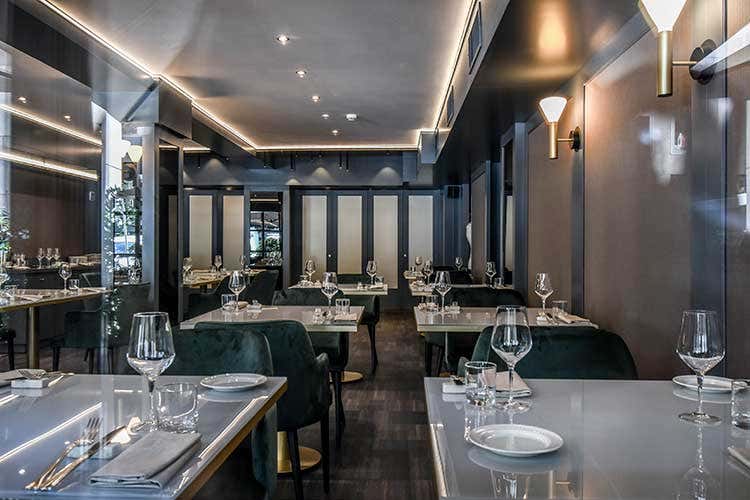 La sala del ristorante Il Vizio Le due facce culinarie del Vizio sulla stessa tavola: niente fusion, solo contaminazioni