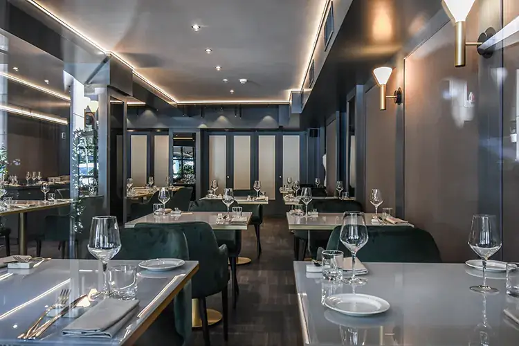 La sala del ristorante Il Vizio Le due facce culinarie del Vizio sulla stessa tavola: niente fusion, solo contaminazioni