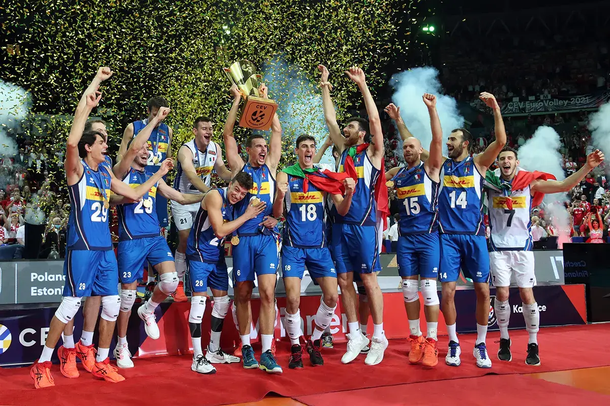 La Nazionale vincitrice degli Europei Il Parmigiano Reggiano festeggia l'oro europeo della nazionale maschile di volley