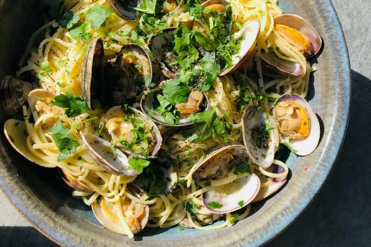 Siccit&agrave;, con mor&igrave;a nel Delta del Po, vola il prezzo delle vongole e crolla consumo