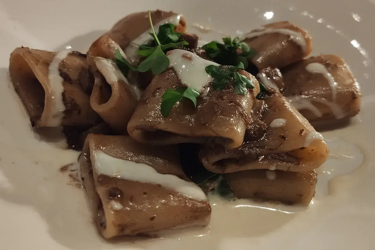 I paccheri al rag&ugrave; di cinghiale dello chef Morelli Villa Saletta, presto una nuova cantina e la ristrutturazione del borgo