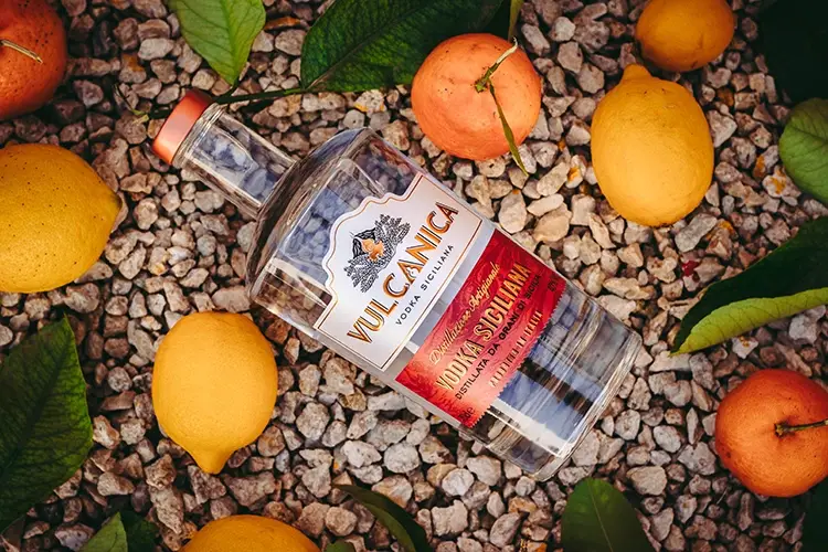 Vulcanica, la vodka siciliana Vulcanica, la vodka siciliana esalta i grani antichi del territorio
