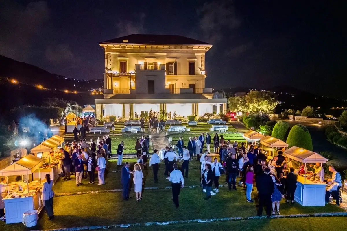 L&rsquo;evento si &egrave; aperto con una doviziosa cena curata dalle premiate trattorie italiane a Villa Angelina 