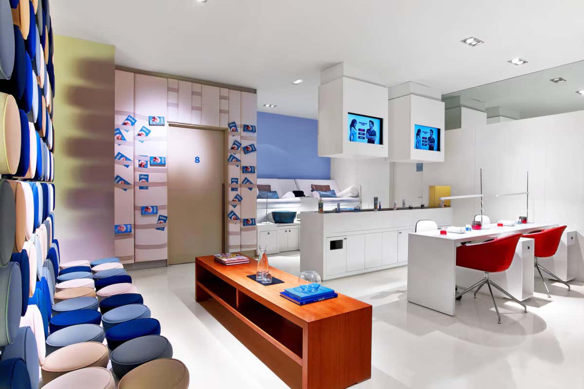 Dormire in una vela di vetro che affaccia sul mare? A Barcellona si può fare