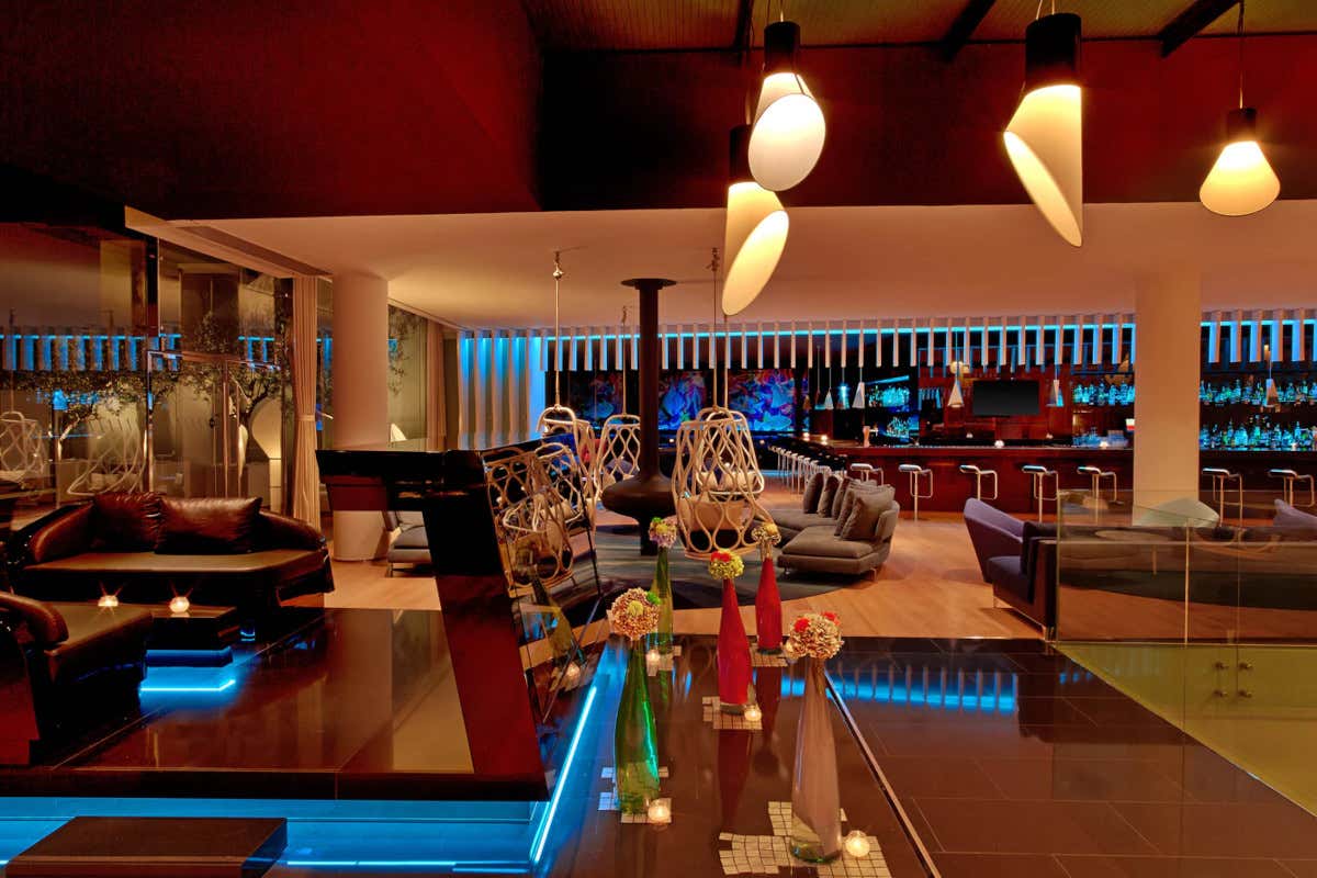 Dormire in una vela di vetro che affaccia sul mare? A Barcellona si può fare