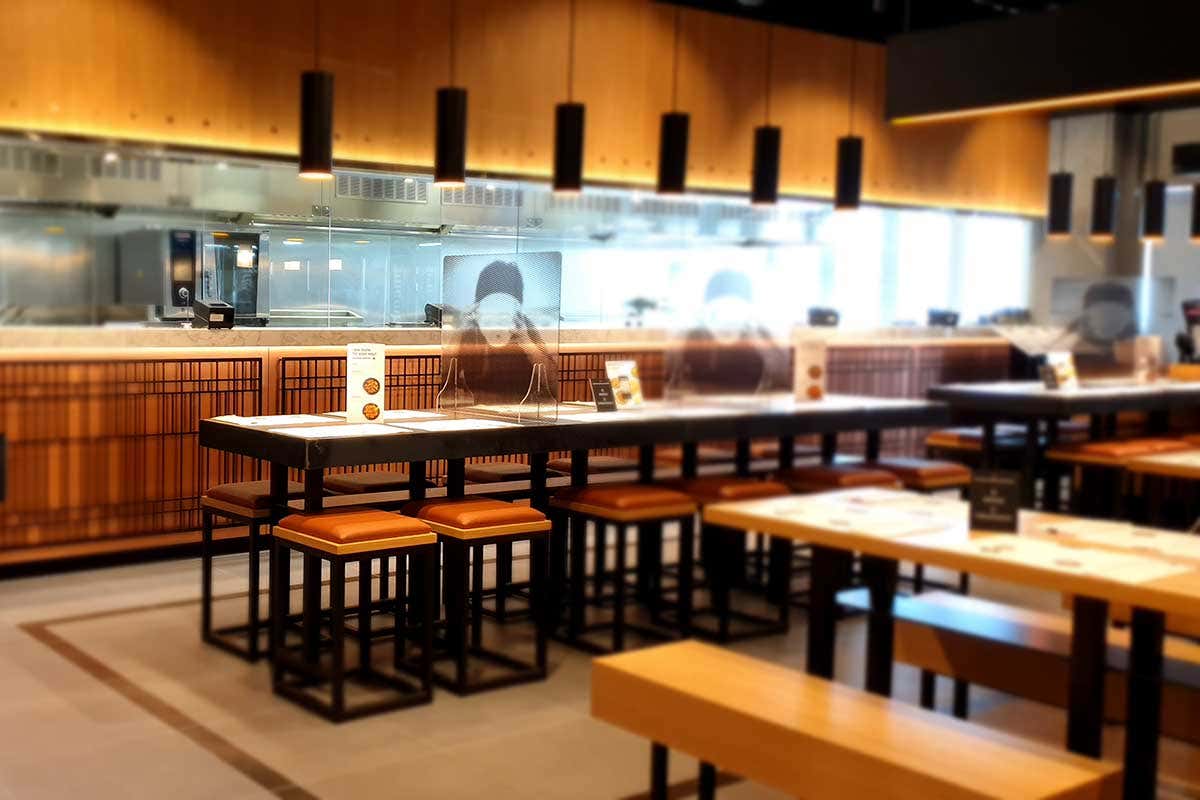 La sala inerna di Wagamama La cucina pan-asiatica di Wagamama arriva al parco commerciale Da Vinci di Fiumicino