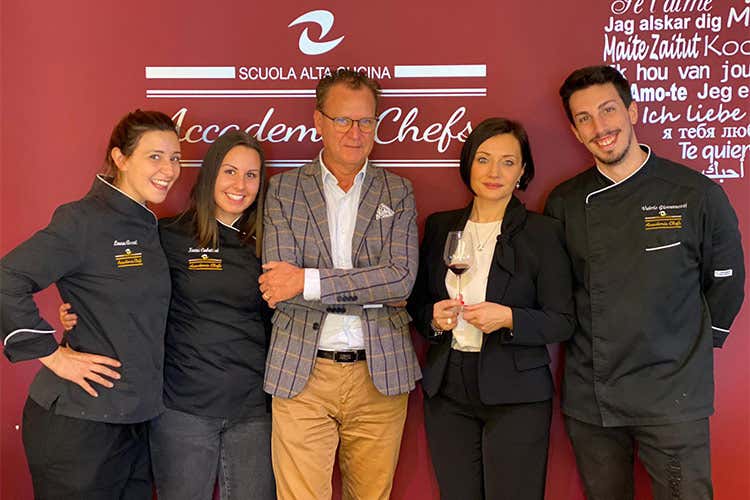 Laura Assenti, Noemi Ciabattoni, Roberto Morello, Teresa Rinaldi e Valerio Giovannozzi - Accademia Chef&rsquo;s, allievi in cucina Un menu che fa il giro del mondo