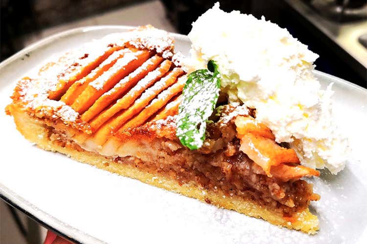 Crostata frangipane alle pere con crema a base di mandorle - Gusto siciliano non tradizionale