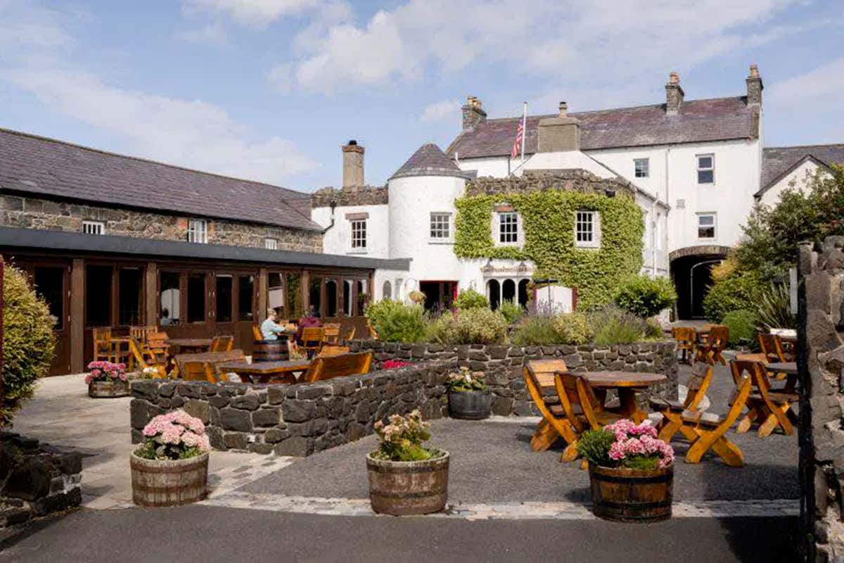Il Bushmills Inn Hotel è una storica locanda trasformata in boutique hotel