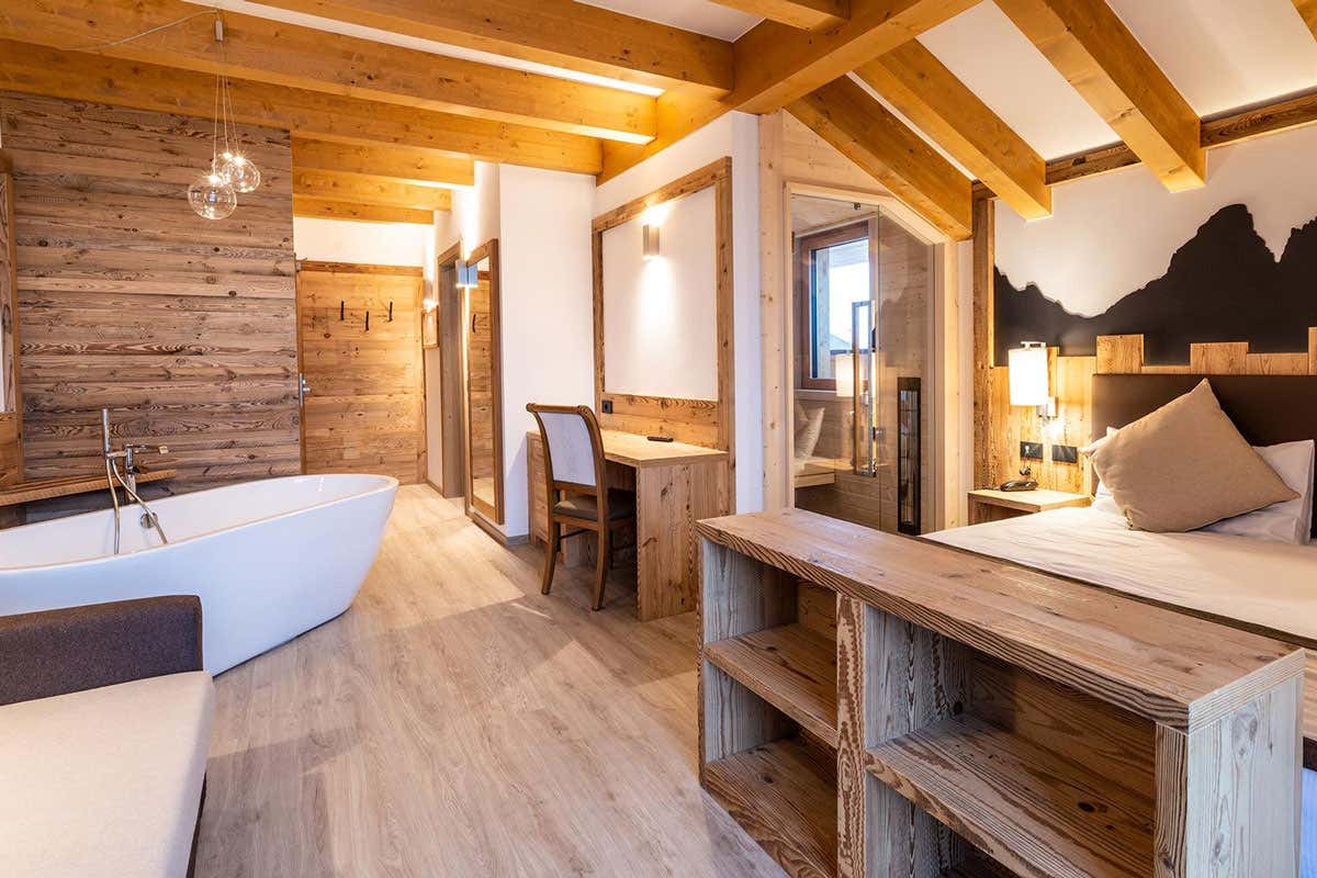 C’è una valle tra rovine ancestrali e silenzi inquieti, in cui la Mela Dop affascinò Sissi C’è una valle tra rovine ancestrali e silenzi inquieti, in cui la Mela Dop affascinò Sissi