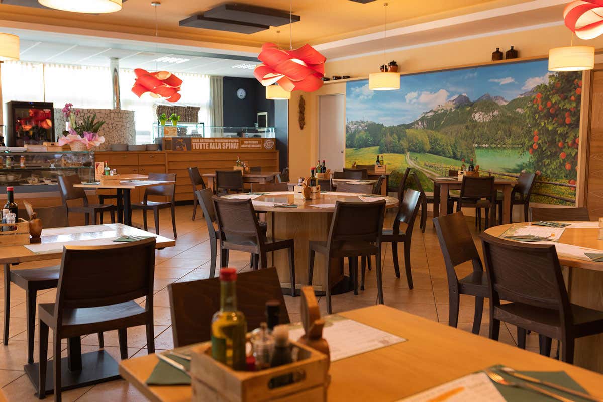 C’è una valle tra rovine ancestrali e silenzi inquieti, in cui la Mela Dop affascinò Sissi C’è una valle tra rovine ancestrali e silenzi inquieti, in cui la Mela Dop affascinò Sissi