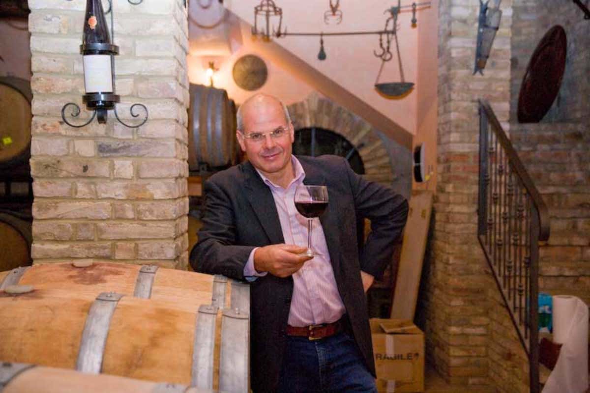 Il caldo anticipa una vendemmia in crescita, ma le cantine restano piene di vino invenduto Il caldo anticipa una vendemmia in crescita, ma le cantine restano piene di vino invenduto