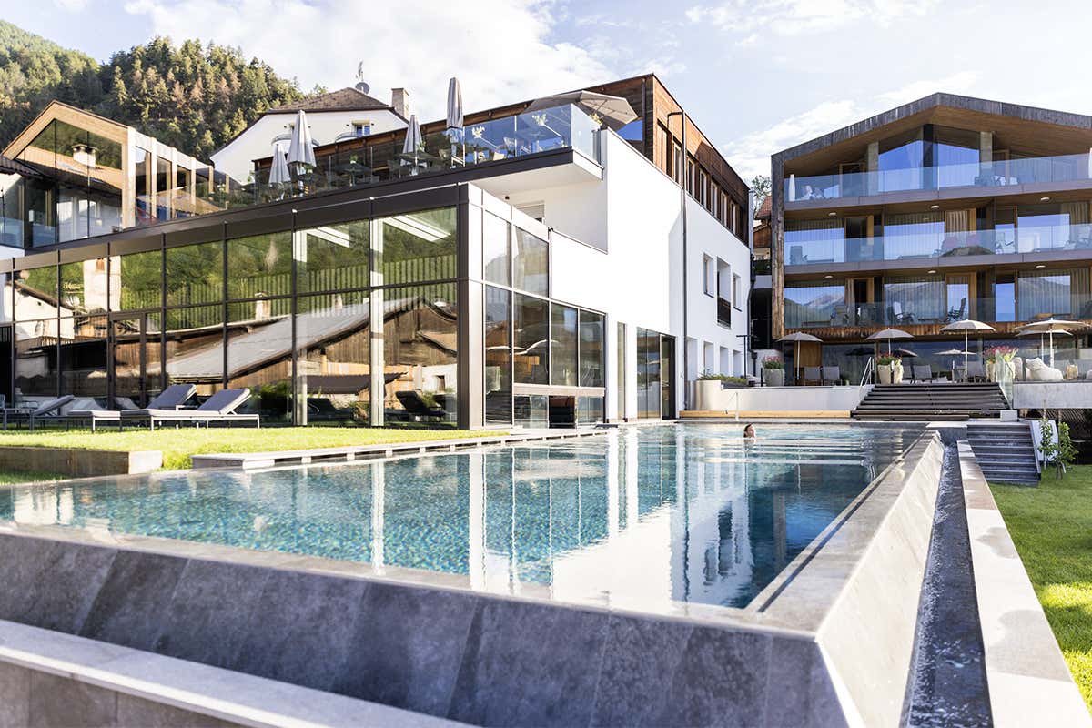 All’Hotel Weisses Kreuz 12 chef stellati creano un menu unico in Alta Val Venosta