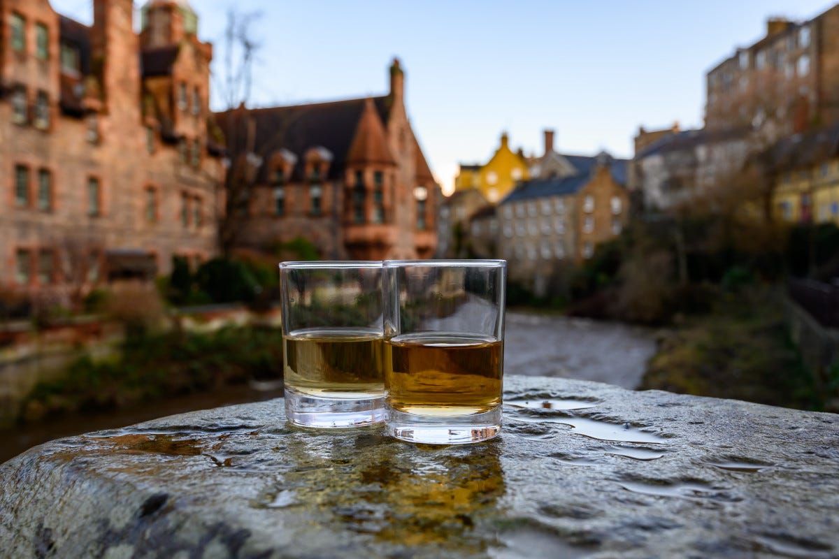Whisky, liquore tipico in Scozia Whisky il distillato inclusivo che dalla Scozia ha conquistato il mondo