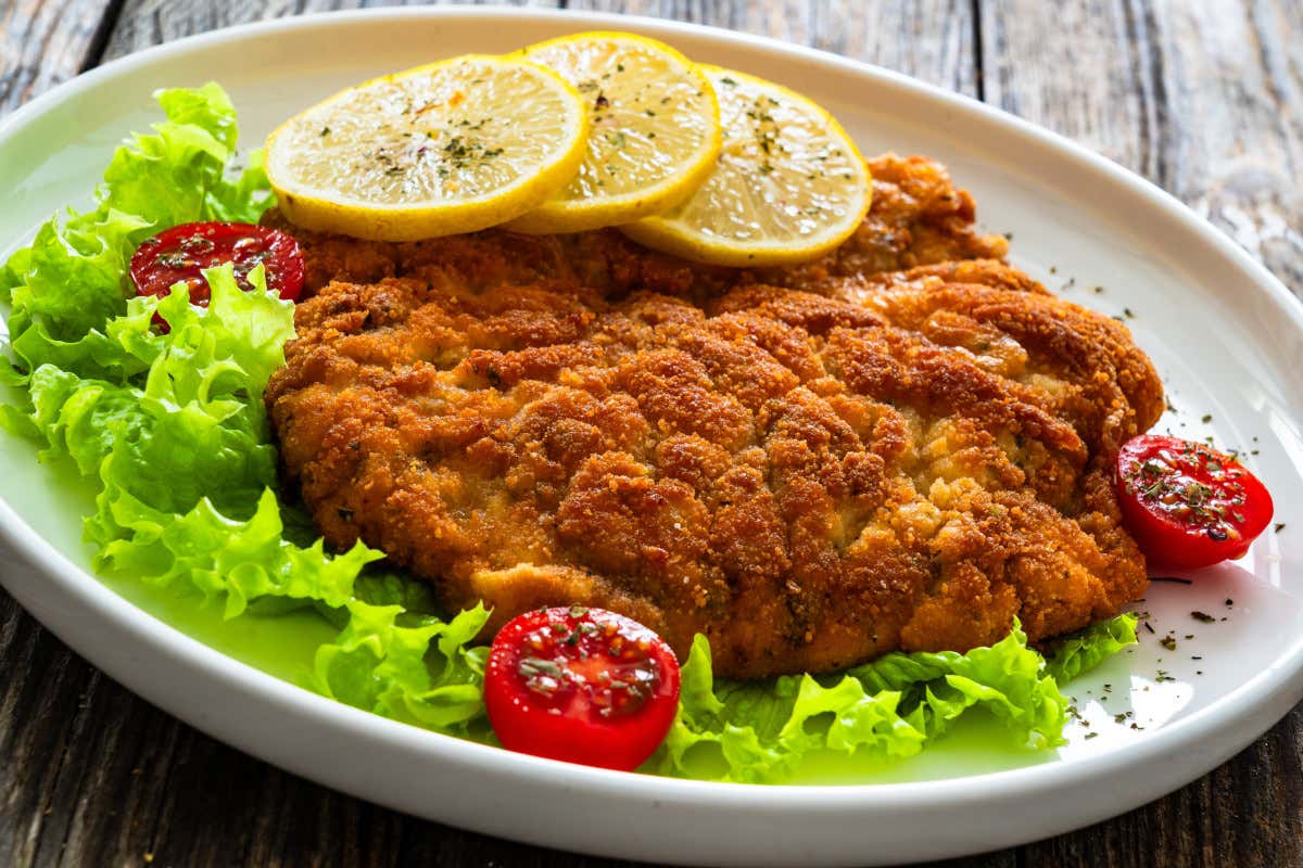 La Wiener Schnitzel tradizionale viene preparata esclusivamente con carne di vitello