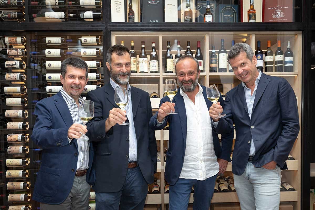 Da sinistra, Massimo Cassamagnaga, Alberto Cristofori, Federico Pedrazzi, Fabrizio Cimiotta WineTip, il caveau dei vini preziosi in un seminterrato di Milano