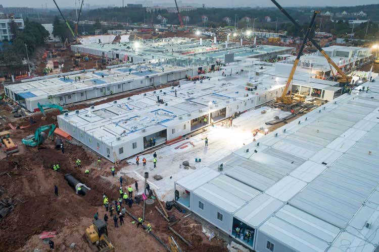 Una delle strutture realizzate a tempo di record a Wuhan - Virus, test gratis per i cittadini Usa Wuhan, ospedali da campo chiusi