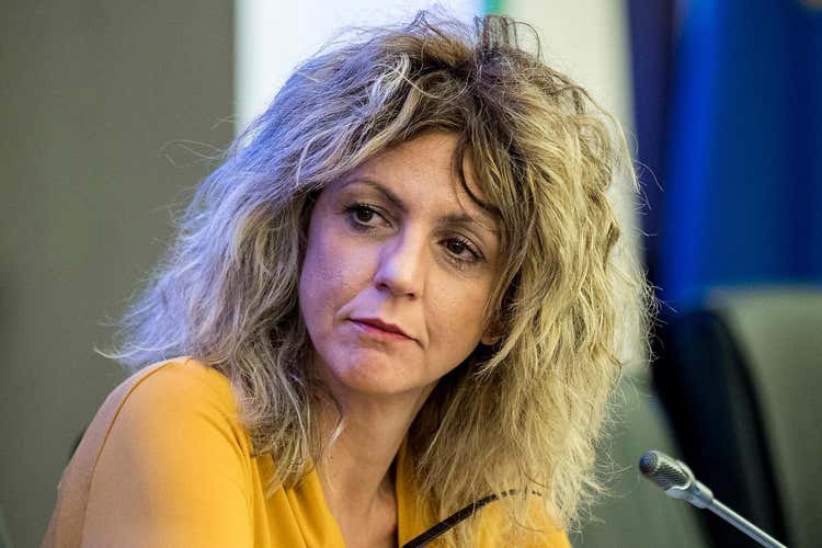 Barbara Lezzi (Xylella, produzione olive a -73% Scintille tra Lezzi e Centinaio)