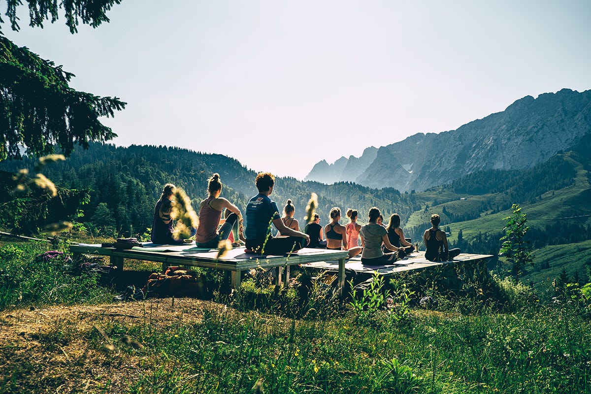 Sessione di yoga immersi nella natura - Foto Florian Egger Alla scoperta di Kufstein e del Kusterland