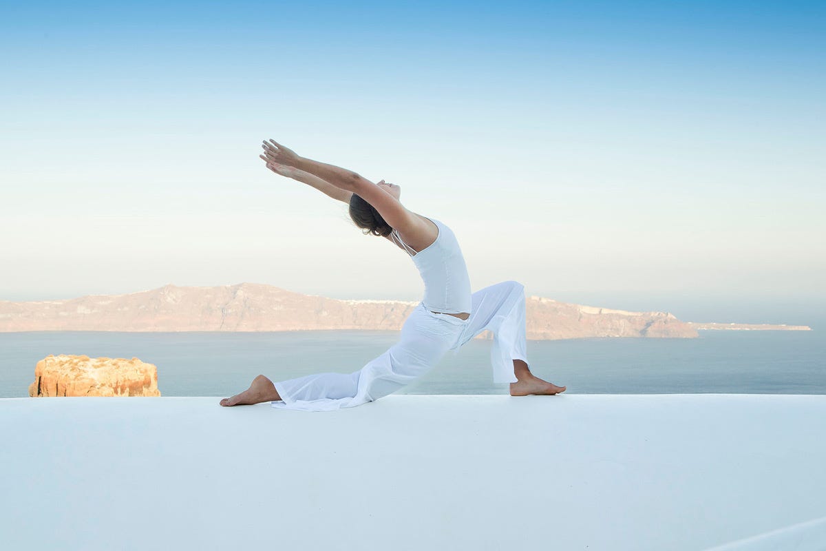 Yoga all'Adler Lo yoga di fronte all’acqua: ecco i resort più esclusivi