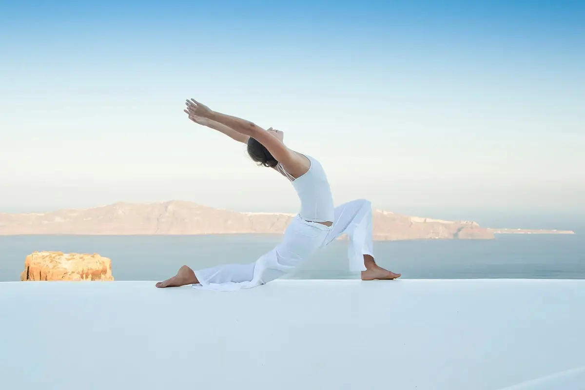 Lo yoga di fronte all&rsquo;acqua: ecco i resort pi&ugrave; esclusivi