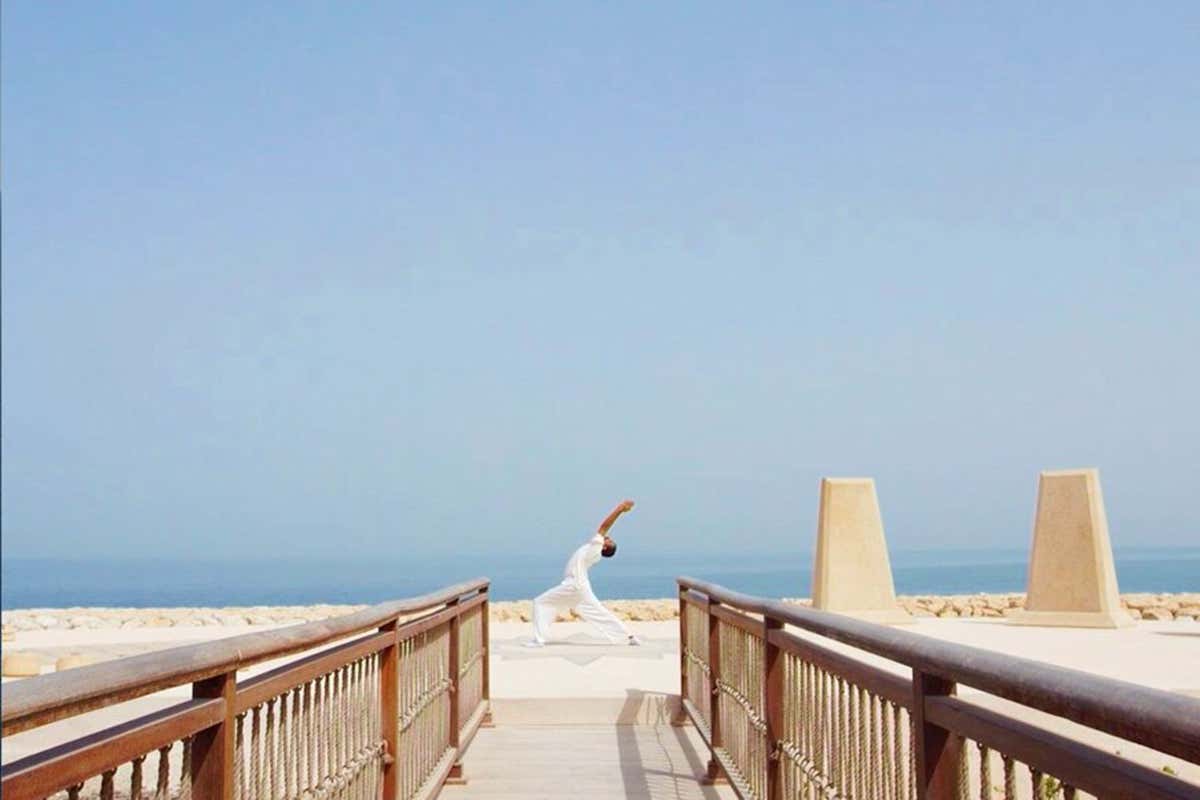 Yoga a Banana Island Mai provato il desert detox? Ecco le esperienze uniche del Qatar