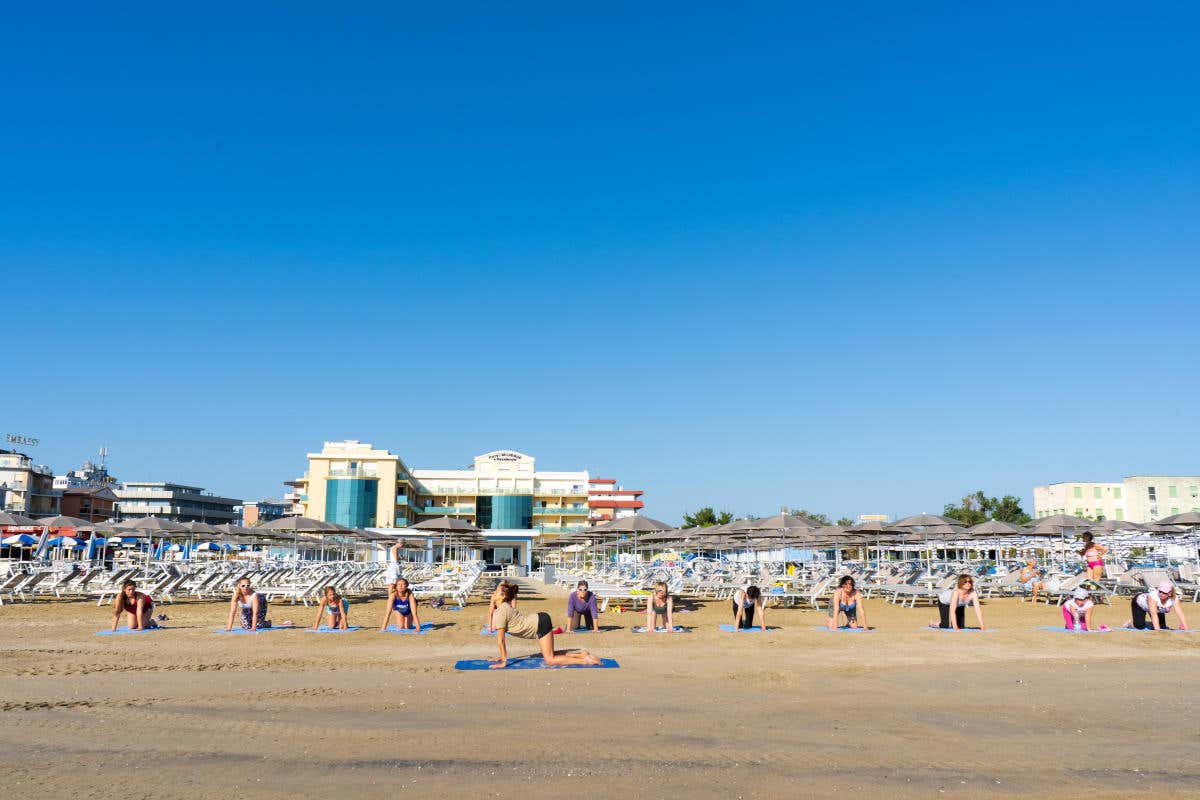 Ogni giorno lezioni di yoga sulla spiaggia di Cesenatico Ricci Hotels: sulla riviera romagnola cinque strutture per vacanze per ogni gusto Ogni giorno lezioni di yoga sulla spiaggia di Cesenatico Ricci Hotels: sulla riviera romagnola cinque strutture per vacanze per ogni gusto