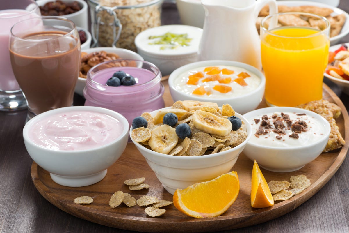 Lo yogurt è un punto di forza delle colazioni in molti alberghi Lo yogurt e le sue declinazioni: protagonista perfetto della colazion