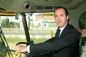 Luca Zaia in una risaia