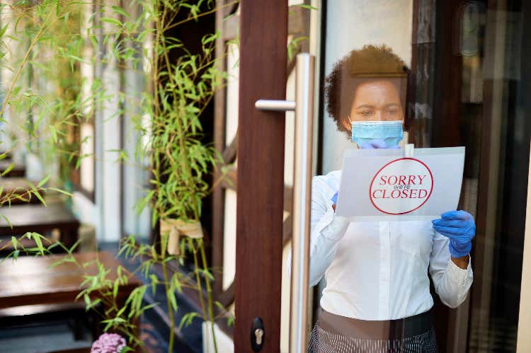 Non tutta la politica è d'accordo sulla chiusura alle 18 dei ristoranti - Doppio assist da Renzi e Zaia: «I ristoratori non sono untori»