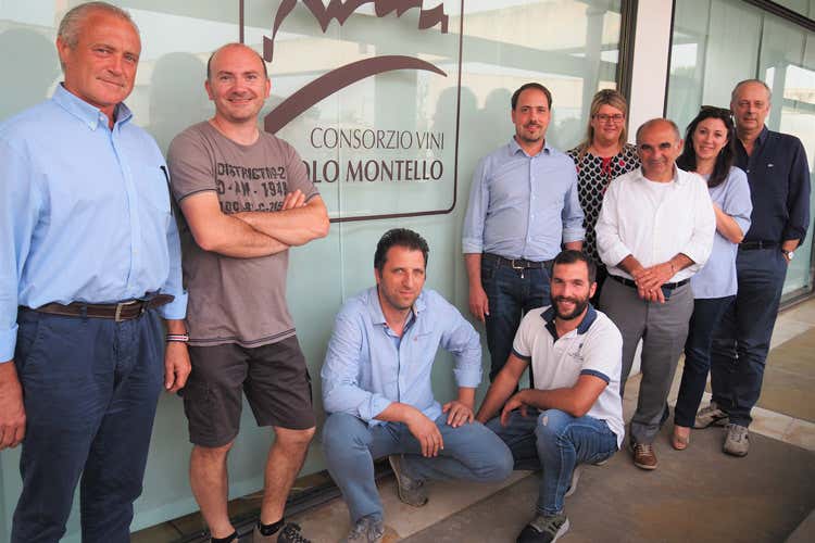 Il Consiglio d'amministrazione del Consorzio (Zamperoni è il nuovo presidente del Consorzio Asolo Montello) Il Consiglio d'amministrazione del Consorzio (Zamperoni è il nuovo presidente del Consorzio Asolo Montello)