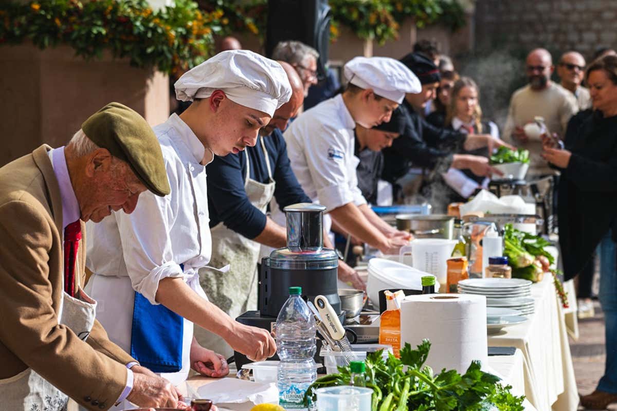 Il sedano nero e la salsiccia, due eccellenze gastronomiche di Trevi