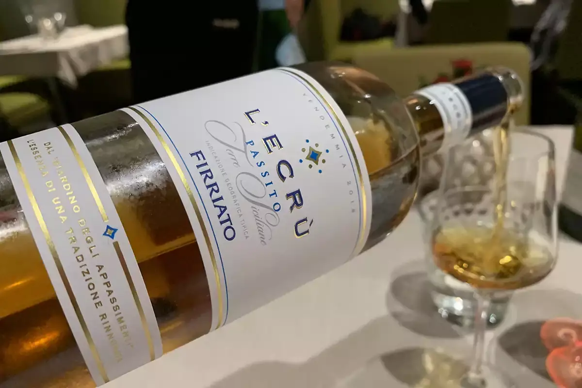 L'Ecr&ugrave; Igt Terre Siciliane 2018 Zibibbo passito La cucina e i vini di Sicilia si incontrano a Milano