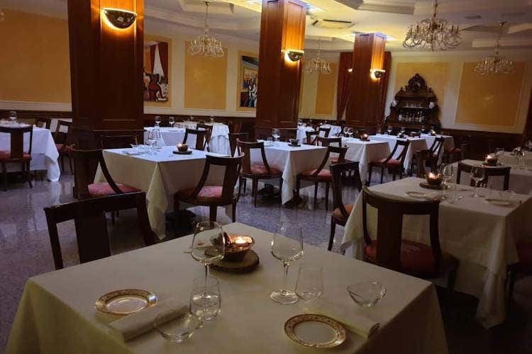 La sala del ristorante - Zunica, ristorante da 140 anni Il titolare: &laquo;Senza tutele non riapro&raquo;