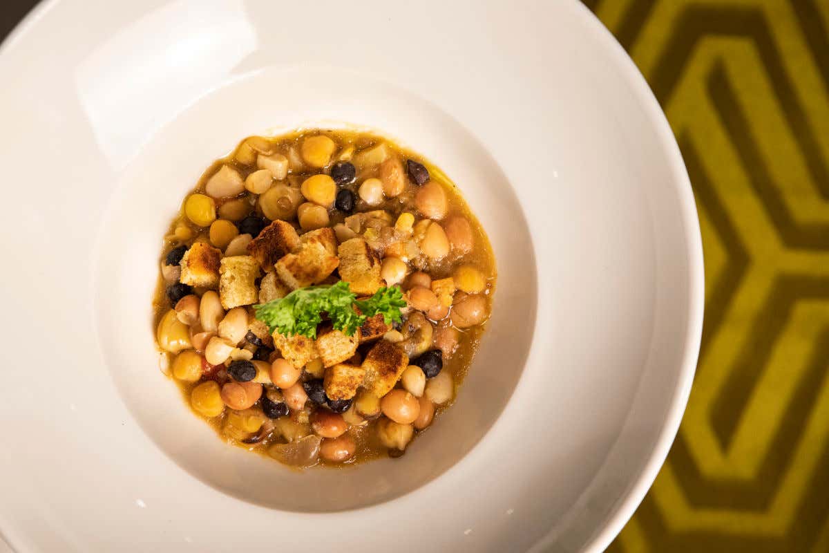 Zuppa di legumi Carpiata materana DonnaE Bistrot e il suo Chef Riccardo Pepe al via una nuova proposta gastronomica