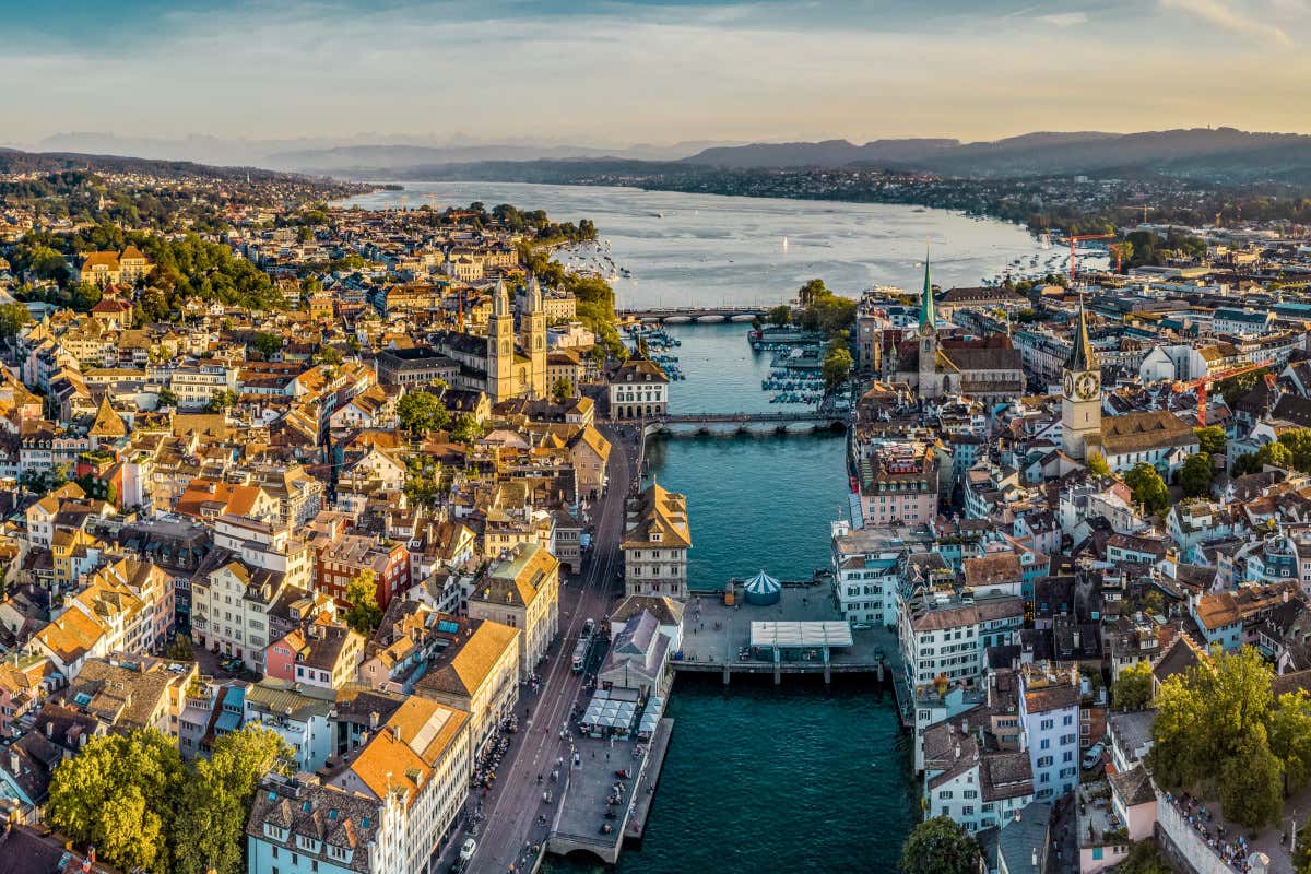 Viaggio in Svizzera tra treni storici, battelli a vapore e percorsi di trekking
