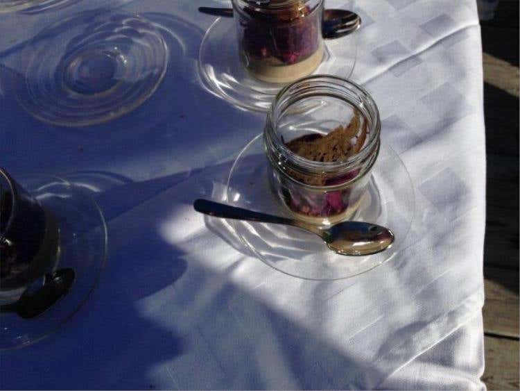 Di Ana Roš “crema bruciata di capriolo, fonduta di Mela Alto Adige IGP, cavolo rosso al miele di rododendro e croccante al pino mugo”