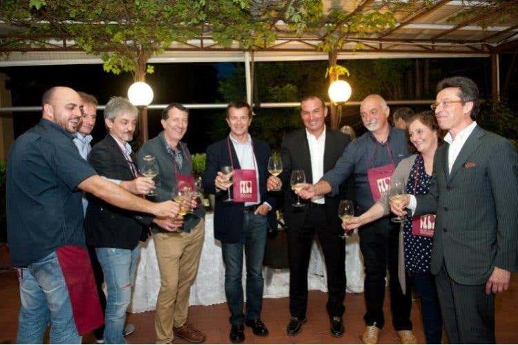 Il sindaco di Bergamo, Giorgio Gori (al centro), con i produtttori protagonisti di Bergamo Appassiona