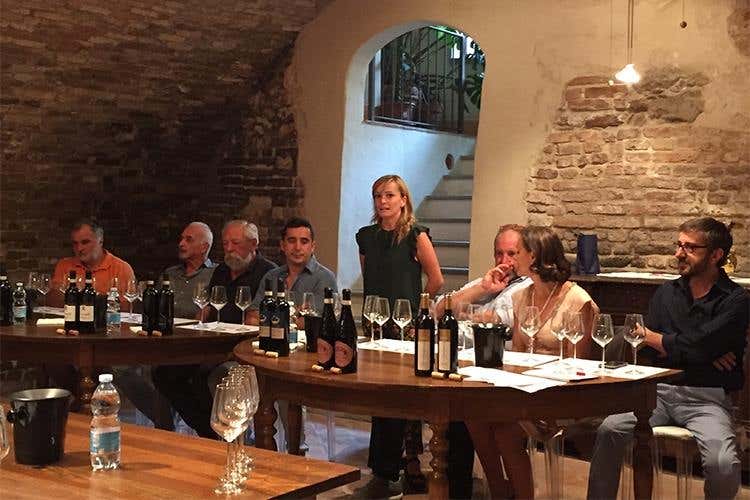 I sette produttori di Cocconato con il sindaco Monica Marello (in piedi