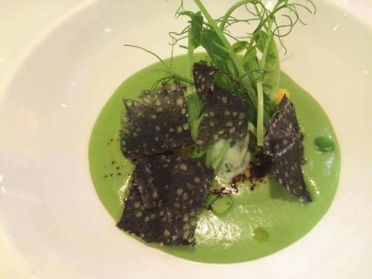 Piselli, lingotto di caviale e gelato latte menta