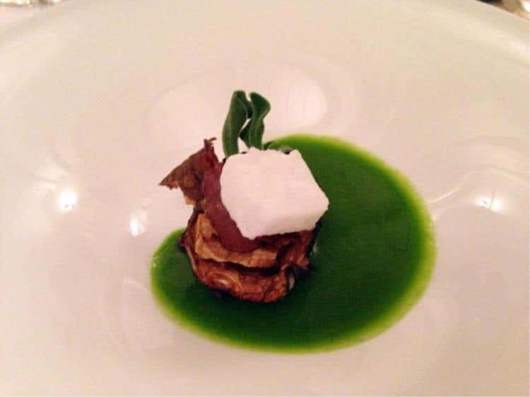 Insalata liquida, topinambur soffiato, cremoso alle olive taggiasche, cioccolato e limone
