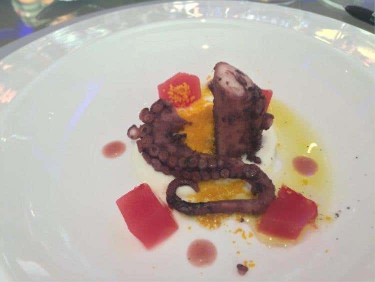 Polpo di Mazara dle vallo speziato e cotto a bassa temperatura in maionese d'albume all'olio evo con tuolro disidratato e gel di anguria - Tano Simonato - Tano passami l'olio