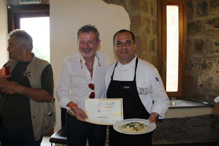 Alberto Lupini premia Vincenzo Perez