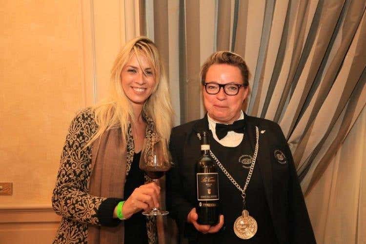 Beatrice Mozzi (Oleificio Le Torri) con una sommelier di Ais Toscana