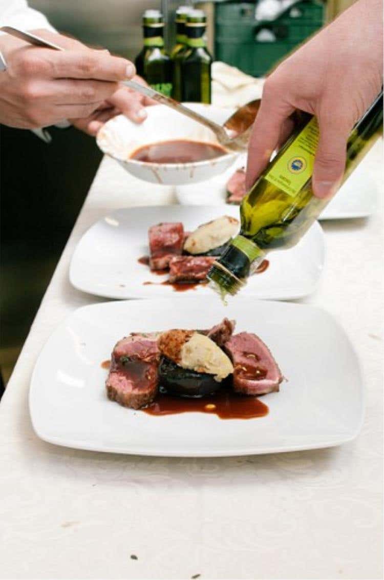 Tagliata di manzo St. George selezione Jolanda de Colò con riduzione di Chianti (Colli Fiorentini Docg ris. “Vigna La Quercia” ’08 - Castelvecchio), cipolla rossa al sale e passatina di fave e timo - chef Richard Leimer