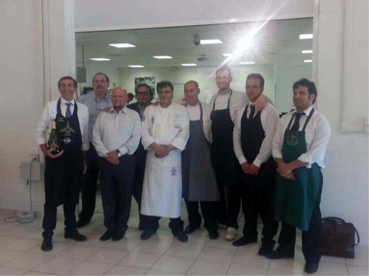 Lo staff al completo che ha preparato la degustazione di carne