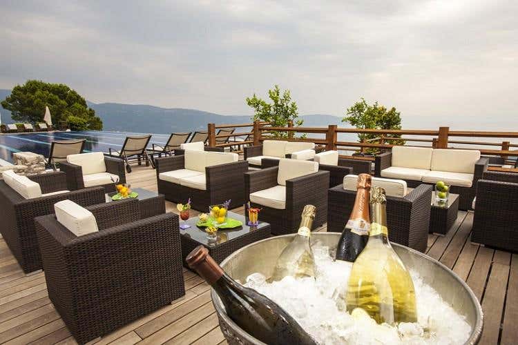 Pool Bar